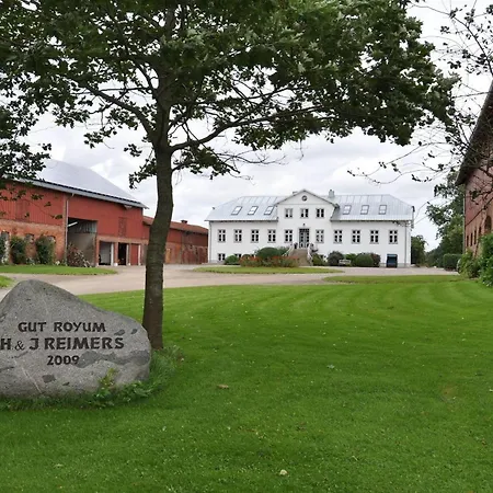 Gut-royum-grosse-diele Holiday home