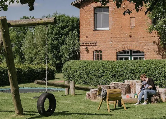 Semesterbostad Gut-royum-grosse-diele Brodersby-Goltoft